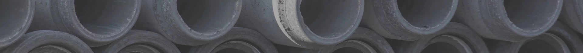 Duża ilość rur betonowych